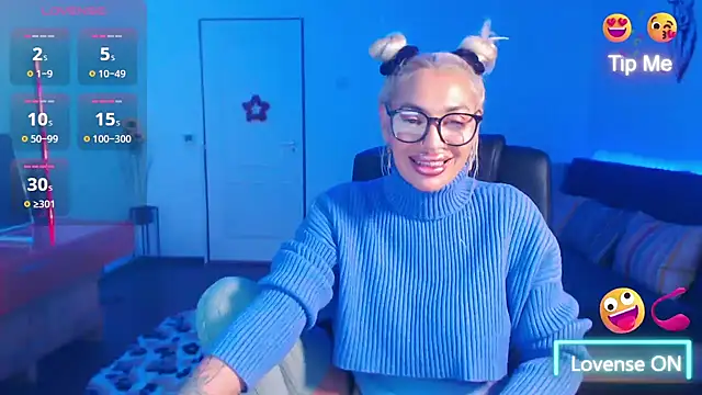 Snapshot of beauty_chl0e chatting on December 2025 08:42:02 PM beauty chl0e online show from December 2025 08:42:02 PM