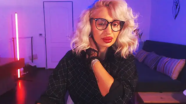 Snapshot of beauty_chl0e chatting on December 2024 08:12:02 PM beauty chl0e online show from December 2024 08:12:02 PM