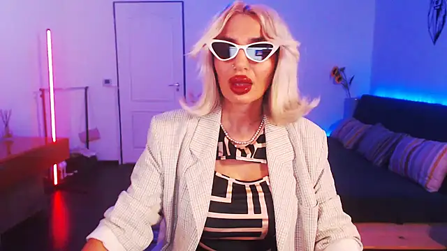 Snapshot of beauty_chl0e chatting on December 2024 08:55:01 PM beauty chl0e online show from December 2024 08:55:01 PM