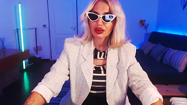 Snapshot of beauty_chl0e chatting on December 2024 12:13:02 AM beauty chl0e online show from December 2024 12:13:02 AM