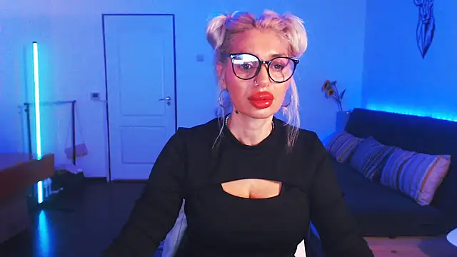 Snapshot of beauty_chl0e chatting on December 2024 09:11:02 PM beauty chl0e online show from December 2024 09:11:02 PM