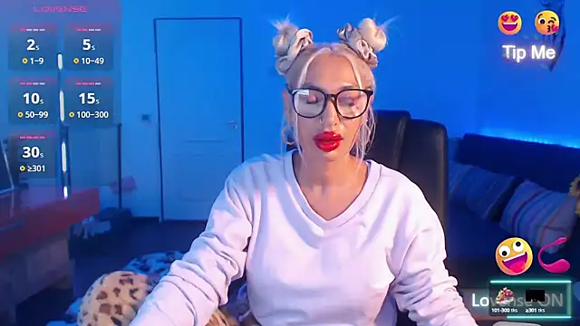 Snapshot of beauty_chl0e chatting on October 2025 08:21:01 PM beauty chl0e online show from October 2025 08:21:01 PM