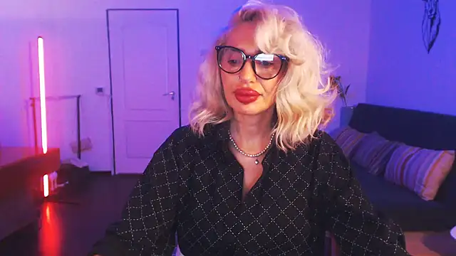 Snapshot of beauty_chl0e chatting on December 2024 11:16:01 PM beauty chl0e online show from December 2024 11:16:01 PM