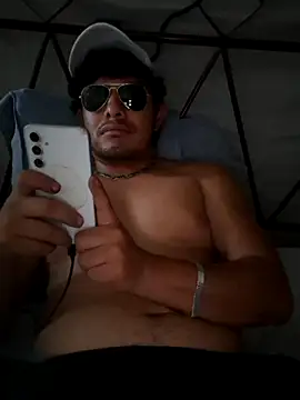 Snapshot of GusssHOT chatting on October 2025 10:11:01 PM GusssHOT online show from October 2025 10:11:01 PM