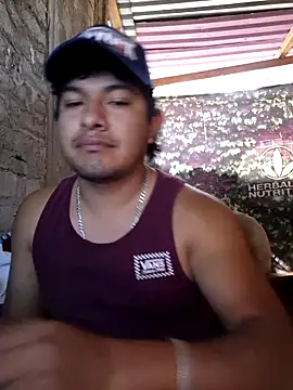 Snapshot of GusssHOT chatting on April 2026 03:18:02 PM GusssHOT online show from April 2026 03:18:02 PM