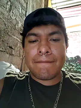 Snapshot of GusssHOT chatting on April 2026 07:20:02 PM GusssHOT online show from April 2026 07:20:02 PM