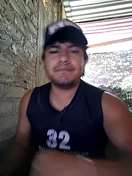 Snapshot of GusssHOT chatting on April 2026 03:16:01 PM GusssHOT online show from April 2026 03:16:01 PM