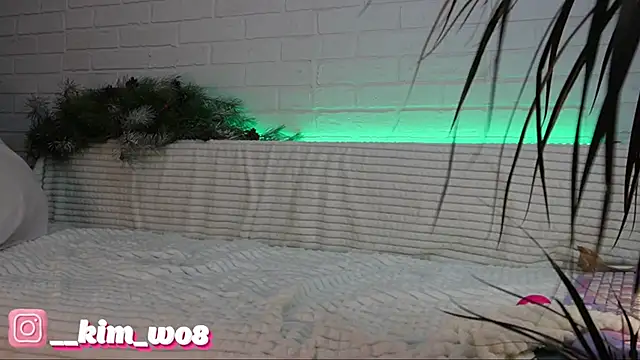  -Kim  online show from December 2024 06:20:02 PM