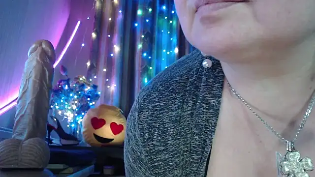 amorelara online show from May 2026 06:04:01 PM