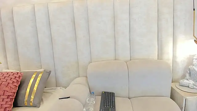 im nahomi online show from April 2026 05:42:02 AM