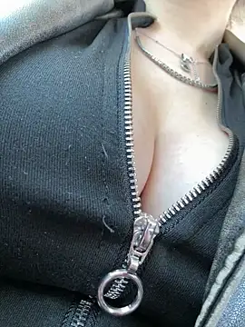 RiriRoseey online show from April 2026 07:43:02 AM