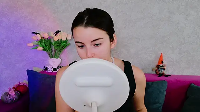 Snapshot of Miss_Arwen chatting on October 2025 05:19:01 AM Miss Arwen online show from October 2025 05:19:01 AM