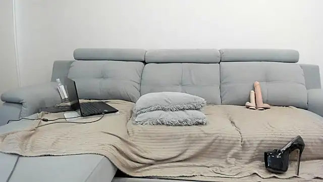 Kristina Sinclair online show from April 2026 12:29:02 PM