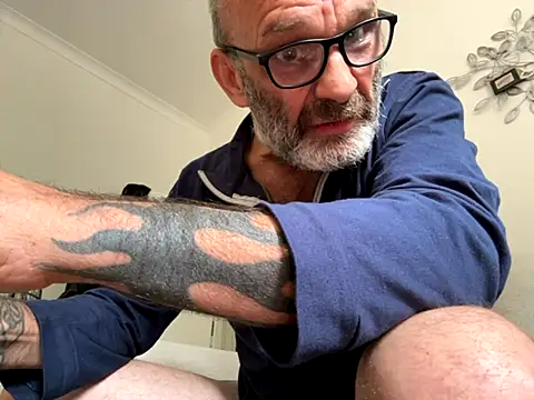 Shyboy817 online show from September 2025 01:01:01 PM