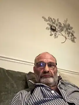 Snapshot of Shyboy817 chatting on February 2026 02:09:01 AM Shyboy817 online show from February 2026 02:09:01 AM