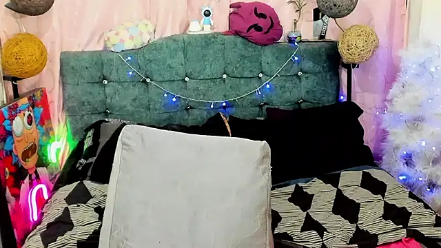 goldenbubble   online show from November 2025 10:32:01 PM