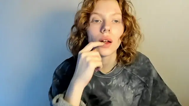 StellaDavis online show from December 2025 09:00:01 AM