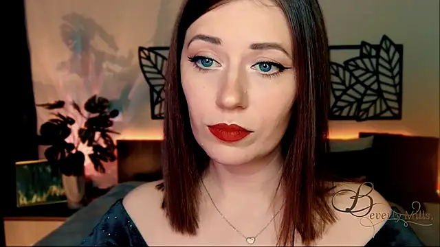 Snapshot of MissBeverlyMills chatting on December 2024 04:41:02 PM MissBeverlyMills online show from December 2024 04:41:02 PM