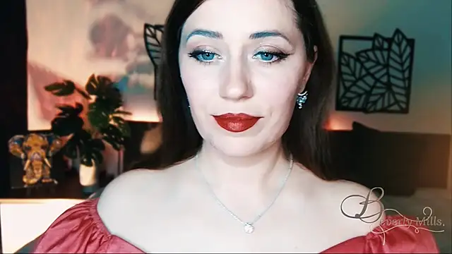 Snapshot of MissBeverlyMills chatting on February 2025 04:33:02 PM MissBeverlyMills online show from February 2025 04:33:02 PM