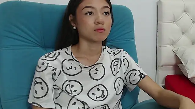 Snapshot of hantonella_ chatting on December 2024 03:04:02 PM hantonella  online show from December 2024 03:04:02 PM