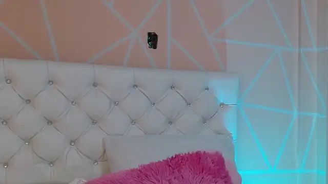 Snapshot of hantonella_ chatting on October 2025 05:35:01 PM hantonella  online show from October 2025 05:35:01 PM