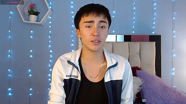 santi-fabulous online show from December 2024 09:17:01 PM