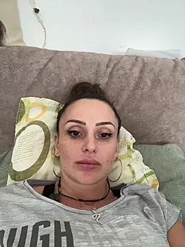 Snapshot of dolcevita002 chatting on April 2026 01:52:02 PM dolcevita002 online show from April 2026 01:52:02 PM