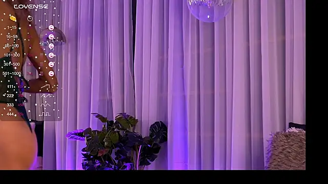 Snapshot of CynthiaWest chatting on September 2025 03:13:02 AM CynthiaWest online show from September 2025 03:13:02 AM