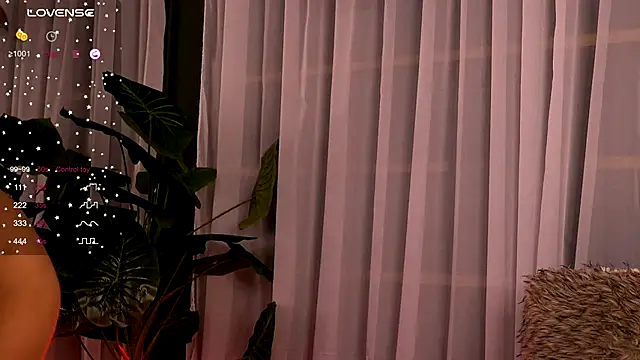 Snapshot of CynthiaWest chatting on November 2025 04:24:02 AM CynthiaWest online show from November 2025 04:24:02 AM