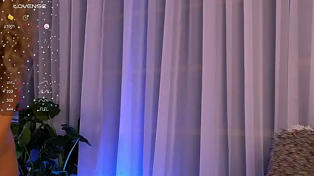 Snapshot of CynthiaWest chatting on September 2025 03:12:02 AM CynthiaWest online show from September 2025 03:12:02 AM