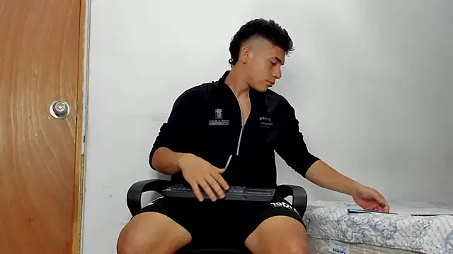 andrew rose  online show from April 2026 06:24:01 PM