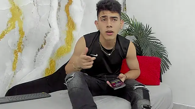 Snapshot of andrew_rose_ chatting on September 2025 02:04:01 AM andrew rose online show from September 2025 02:04:01 AM