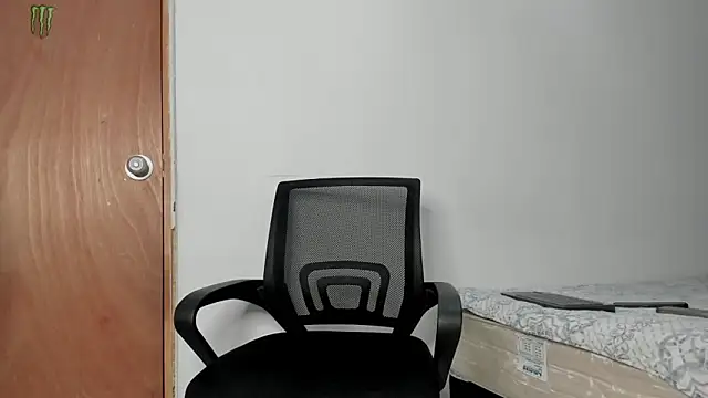 andrew rose  online show from November 2025 11:08:02 PM