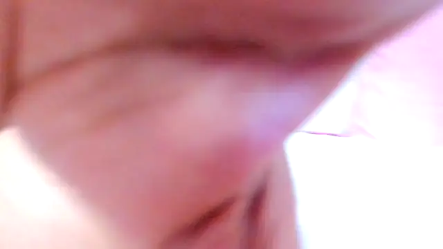 Elianissquirt online show from October 2025 12:35:03 PM