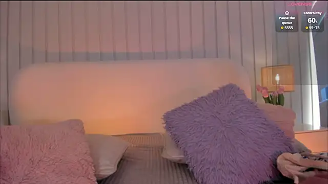 Megan-holly online show from April 2026 04:19:01 PM