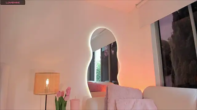 Snapshot of Megan-holly chatting on November 2025 06:11:01 PM Megan-holly online show from November 2025 06:11:01 PM