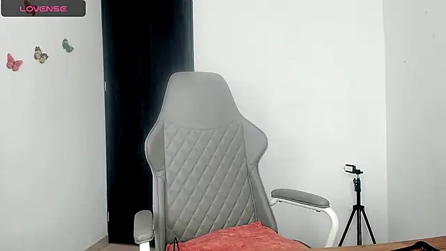 Snapshot of Nala_j8 chatting on November 2025 01:37:02 PM Nala j8 online show from November 2025 01:37:02 PM