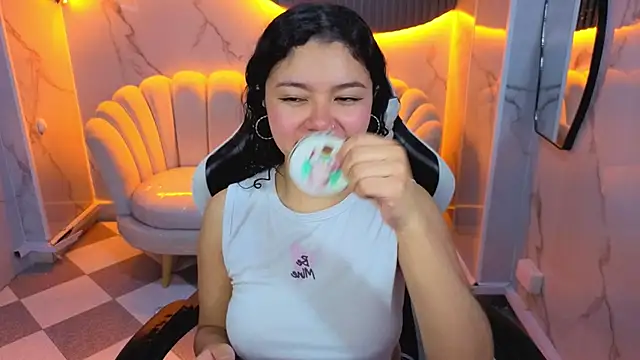 victoria castillo b online show from February 2026 07:52:02 PM