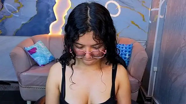 victoria castillo b online show from April 2026 07:47:01 PM