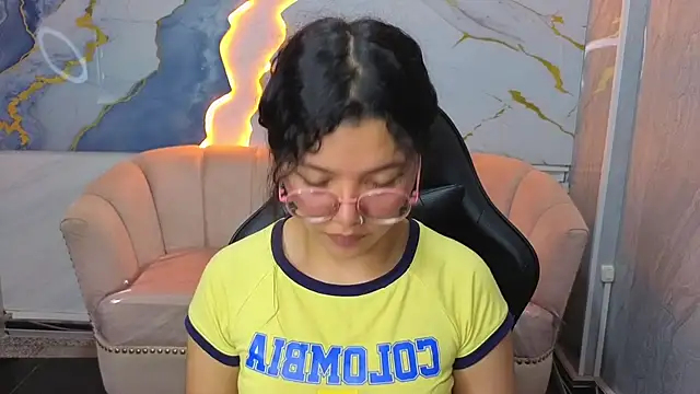 victoria castillo b online show from April 2026 07:41:02 PM