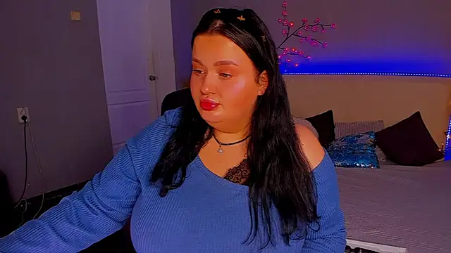 Snapshot of MonaSteele chatting on November 2025 01:11:01 PM MonaSteele online show from November 2025 01:11:01 PM