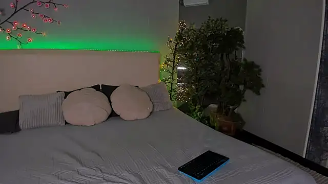 MonaSteele online show from March 2026 01:28:02 PM