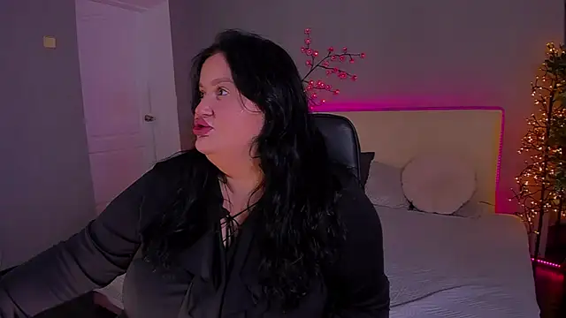 Snapshot of MonaSteele chatting on November 2025 01:22:02 PM MonaSteele online show from November 2025 01:22:02 PM