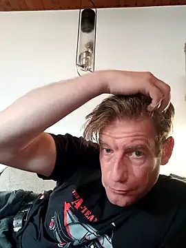 MArciQuarky online show from February 2025 03:31:01 PM