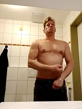 MArciQuarky online show from September 2025 03:45:01 PM