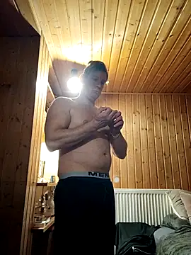 MArciQuarky online show from November 2025 07:36:01 PM