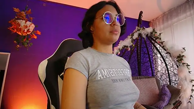 Emmapark  online show from April 2026 07:39:01 PM