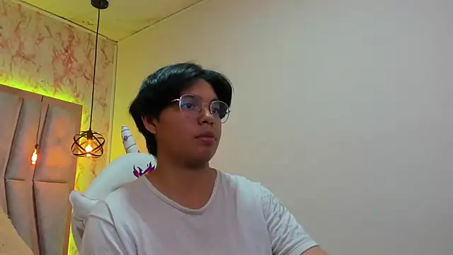 Emmapark  online show from March 2025 07:06:02 PM