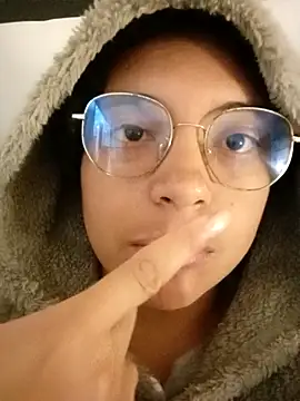 Emmapark  online show from December 2025 11:34:01 AM