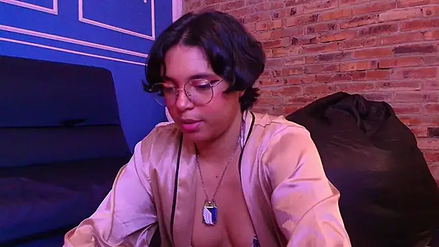 Emmapark  online show from December 2025 06:56:02 PM